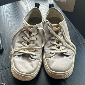 Tom’s light blue canvas tennis shoe size 10